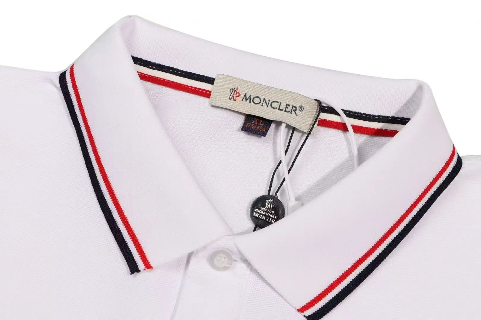 【New Arrival In Stock】𝐌𝐎𝐍𝐂𝐋𝐄𝐑~ #2025 New Arrival Quality POLO ， Breathable ， ， ， Quality。 ！ ， ！ LOGO Quality ：Black，White Sizes：M~L~XL~2XL~3XL